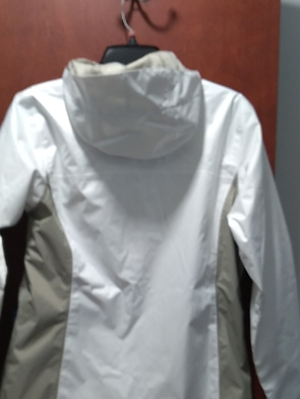 Columbia Women's White And Flint Gray Waterproof Outdoor Jacket - Picture 9 of 11